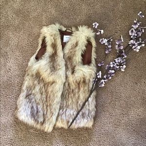 👑Host pick!👑Girls faux fur vest